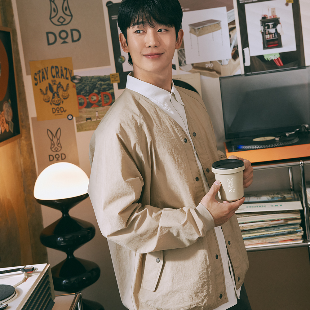 마이로 넥리스 가디건 자켓 남자(TAN)